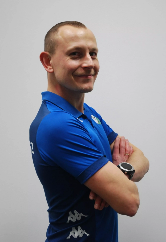 Adrian Dąbrowski trener drużyny Żak Starszy F1 tel. 692635578-min